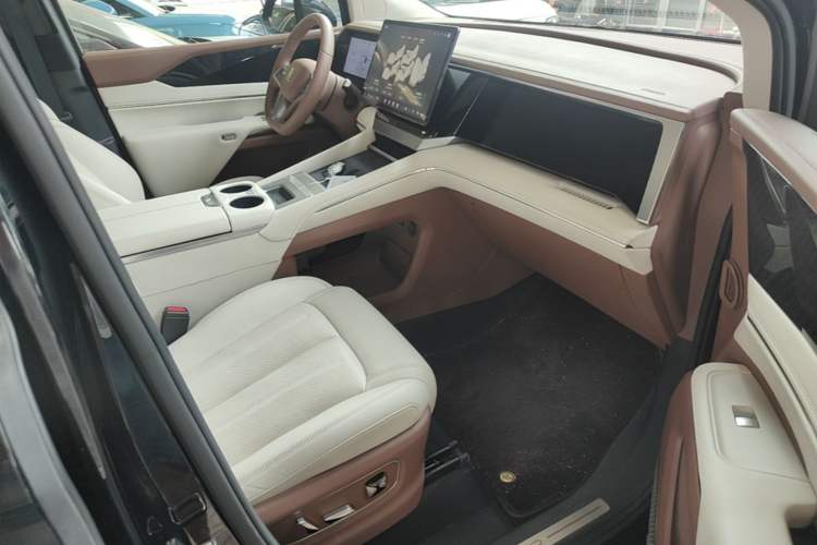 Used BYD Xia 2025 DM-i 1.5T 180km Excellence Model Right Front Seat