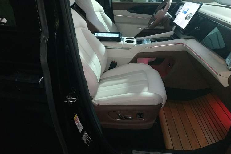 Used BYD Xia 2025 DM-i 1.5T 180km Beyond Edition Right Front Seat