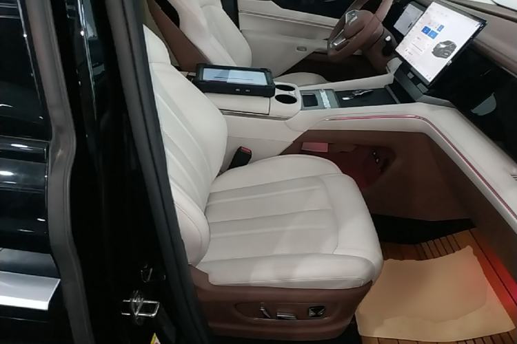 Used BYD Xia 2025 DM-i 1.5T 180km Beyond Edition Right Front Seat