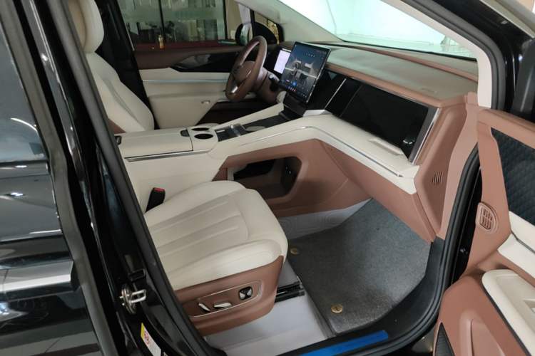 Used BYD Xia 2025 DM-i 1.5T 100km Supreme Edition Right Front Seat
