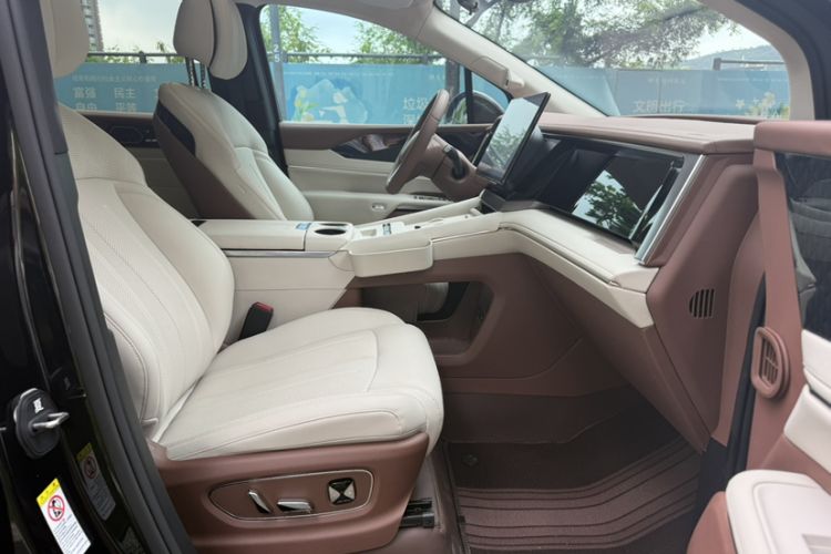 Used BYD Xia 2025 DM-i 1.5T 100km Supreme Edition Right Front Seat