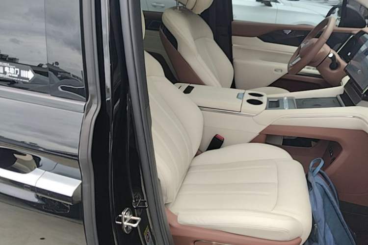 Used BYD Xia 2025 DM-i 1.5T 180km Beyond Edition Right Front Seat