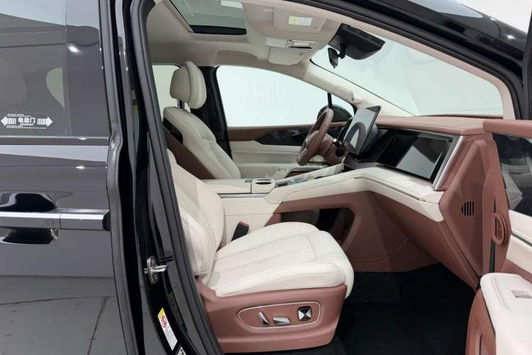 Used BYD Xia 2025 DM-i 1.5T 180km Beyond Edition Right Front Seat