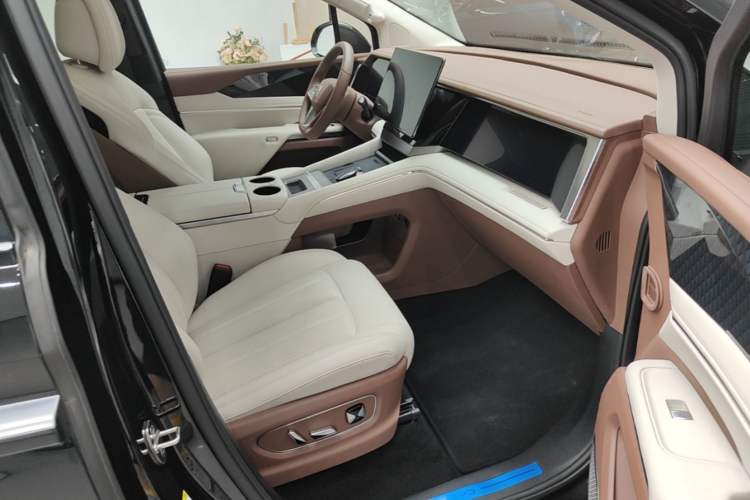Used BYD Xia 2025 DM-i 1.5T 180km Excellence Model Right Front Seat