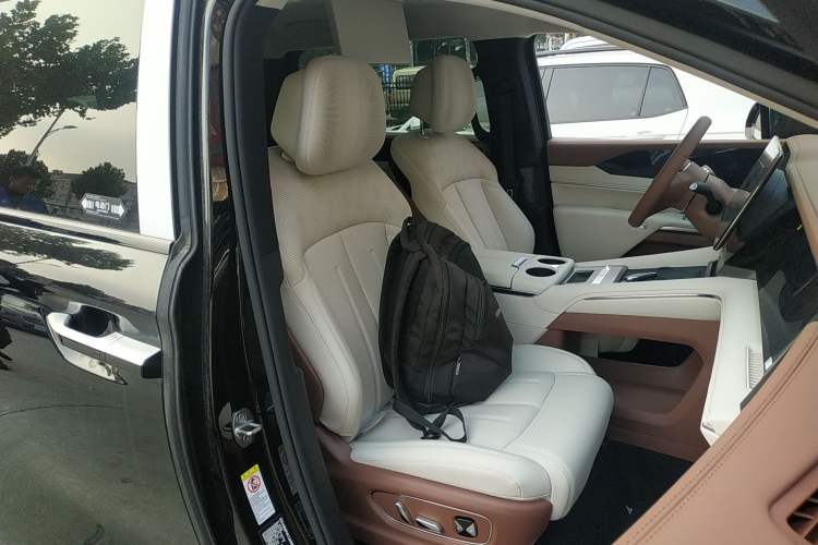 Used BYD Xia 2025 DM-i 1.5T 180km Excellence Model Right Front Seat