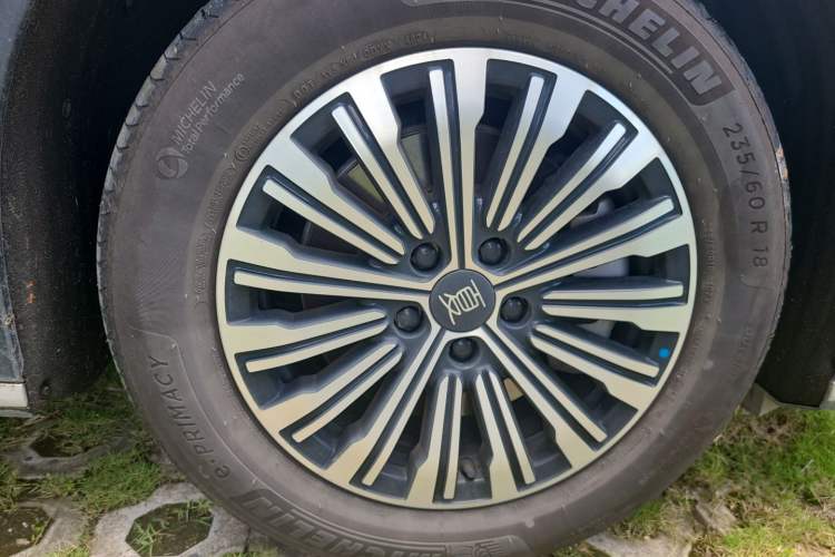 Used BYD Xia 2025 DM-i 1.5T 180km Beyond Edition Right Front Wheel Hub