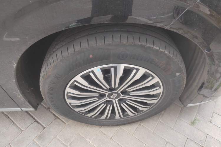 Used BYD Xia 2025 DM-i 1.5T 180km Beyond Edition Right Front Wheel Hub