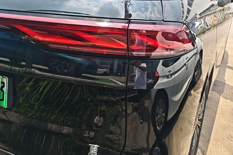 Used BYD Xia 2025 DM-i 1.5T 180km Excellence Model Right Rear Taillight