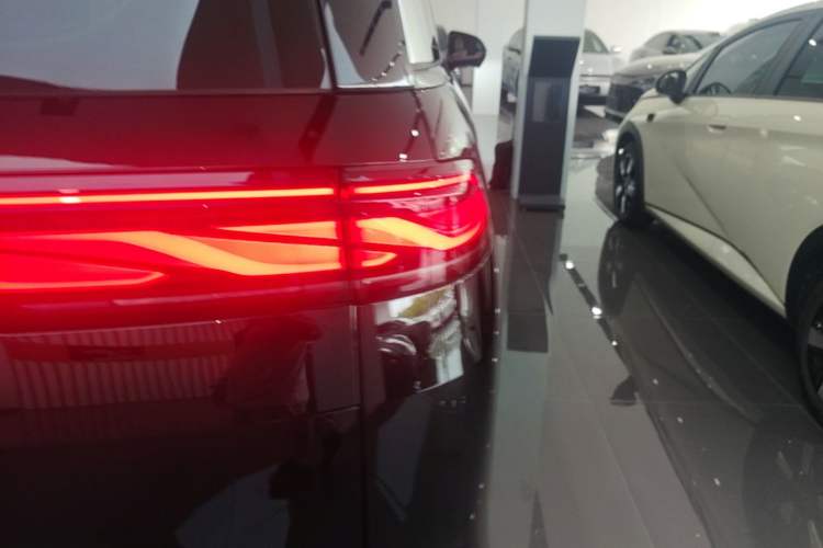 Used BYD Xia 2025 DM-i 1.5T 180km Excellence Model Right Rear Taillight
