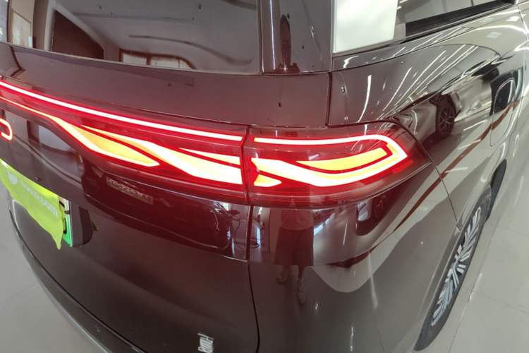 Used BYD Xia 2025 DM-i 1.5T 100km Supreme Edition Right Rear Taillight