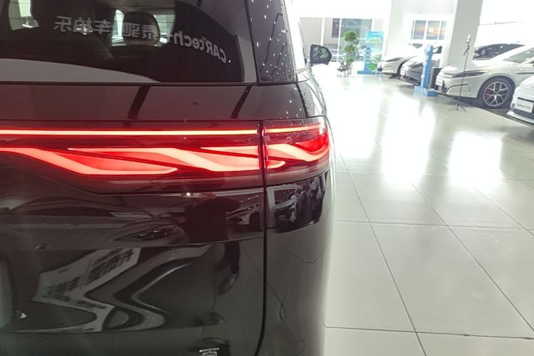 Used BYD Xia 2025 DM-i 1.5T 180km Beyond Edition Right Rear Taillight