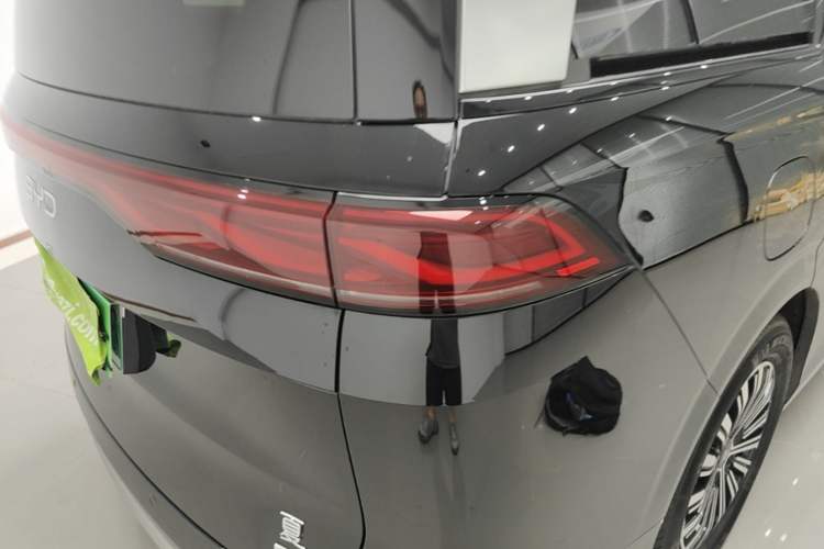 Used BYD Xia 2025 DM-i 1.5T 180km Excellence Model Right Rear Taillight