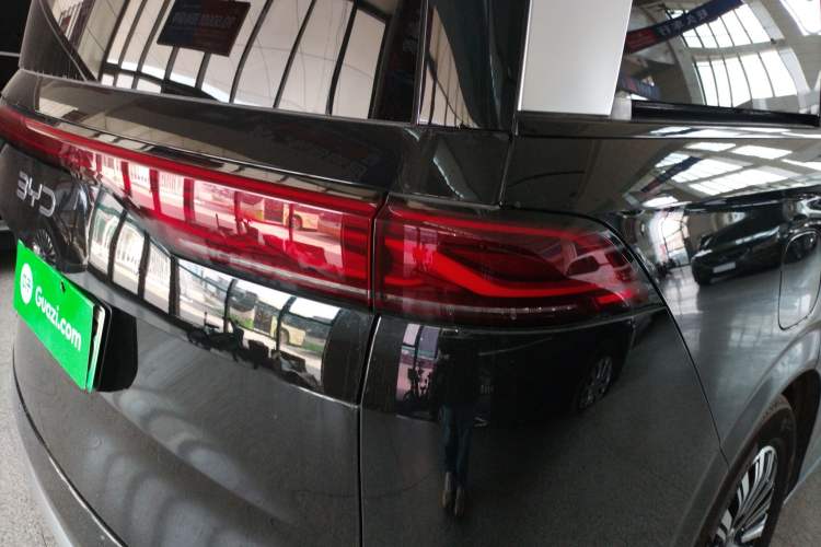 Used BYD Xia 2025 DM-i 1.5T 180km Beyond Edition Right Rear Taillight