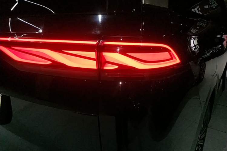 Used BYD Xia 2025 DM-i 1.5T 180km Excellence Model Right Rear Taillight