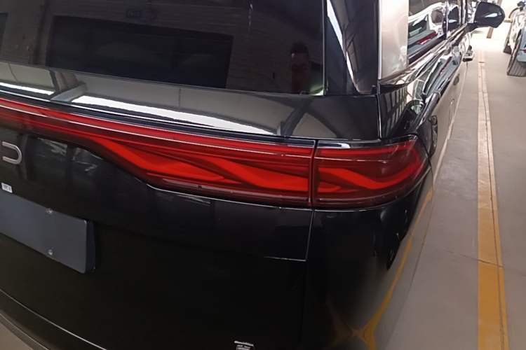 Used BYD Xia 2025 DM-i 1.5T 100km Supreme Edition Right Rear Taillight
