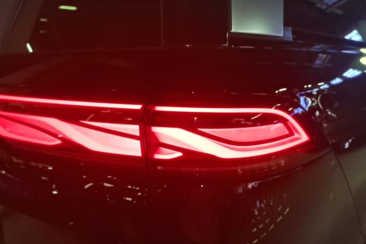 Used BYD Xia 2025 DM-i 1.5T 180km Beyond Edition Right Rear Taillight