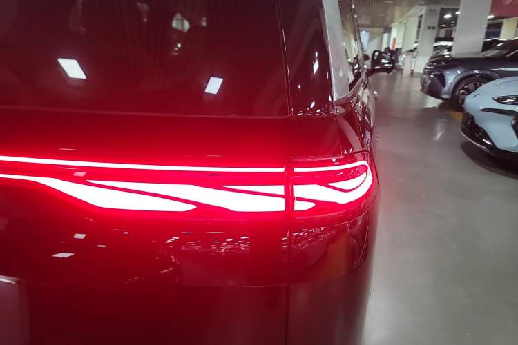 Used BYD Xia 2025 DM-i 1.5T 180km Beyond Edition Right Rear Taillight