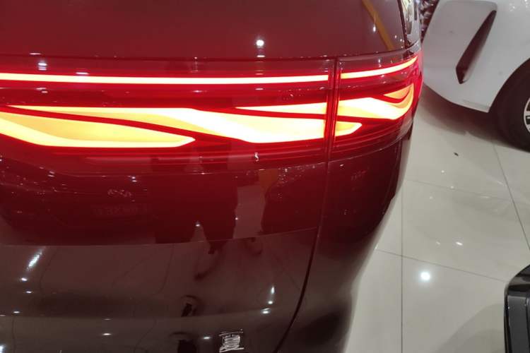 Used BYD Xia 2025 DM-i 1.5T 100km Supreme Edition Right Rear Taillight