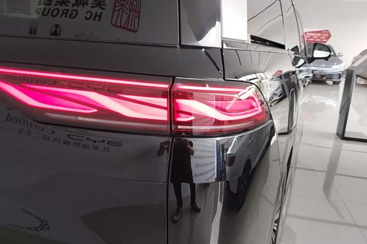 Used BYD Xia 2025 DM-i 1.5T 180km Excellence Model Right Rear Taillight
