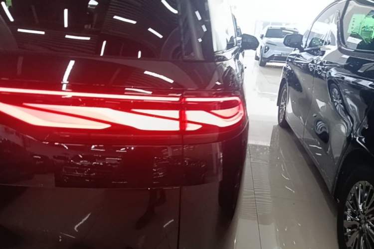 Used BYD Xia 2025 DM-i 1.5T 180km Excellence Model Right Rear Taillight