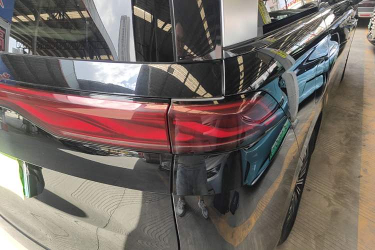 Used BYD Xia 2025 DM-i 1.5T 180km Excellence Model Right Rear Taillight