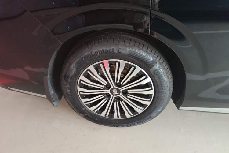 Used BYD Xia 2025 DM-i 1.5T 180km Beyond Edition Right Rear Wheel Hub