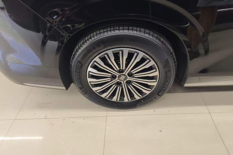 Used BYD Xia 2025 DM-i 1.5T 180km Beyond Edition Right Rear Wheel Hub