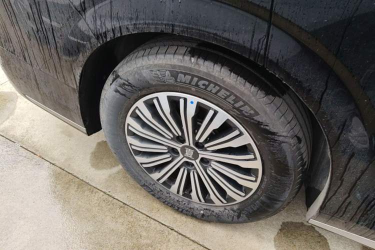 Used BYD Xia 2025 DM-i 1.5T 180km Excellence Model Right Rear Wheel Hub