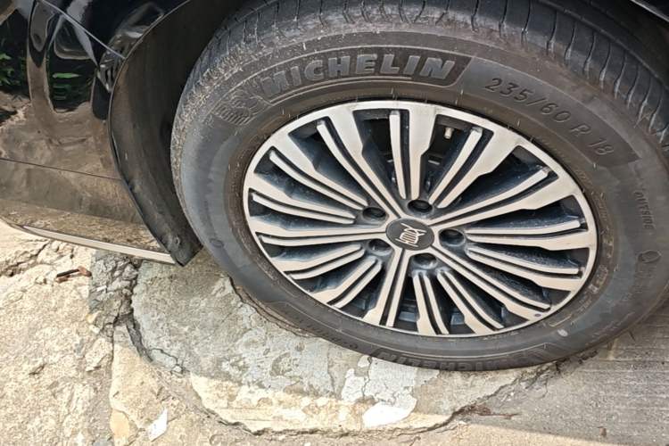 Used BYD Xia 2025 DM-i 1.5T 180km Excellence Model Right Rear Wheel Hub