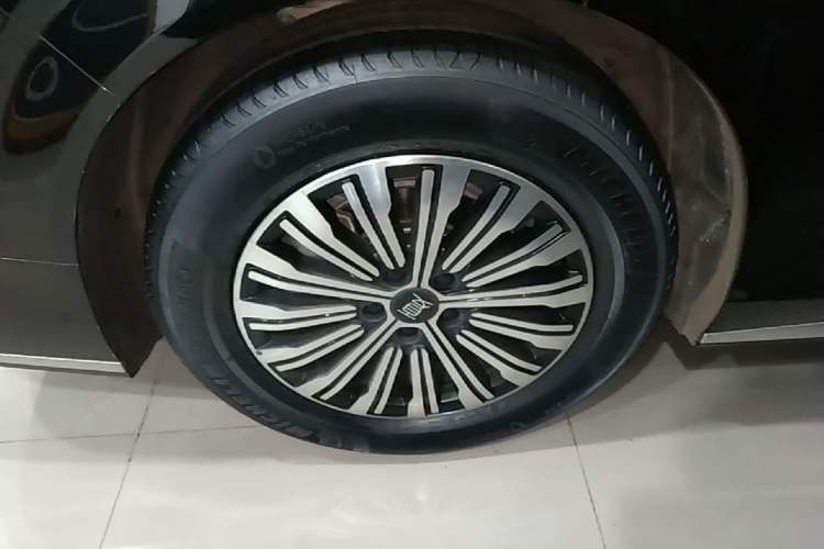 Used BYD Xia 2025 DM-i 1.5T 180km Beyond Edition Right Rear Wheel Hub