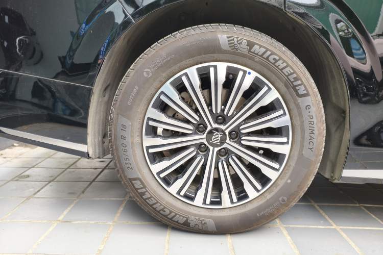 Used BYD Xia 2025 DM-i 1.5T 180km Beyond Edition Right Rear Wheel Hub