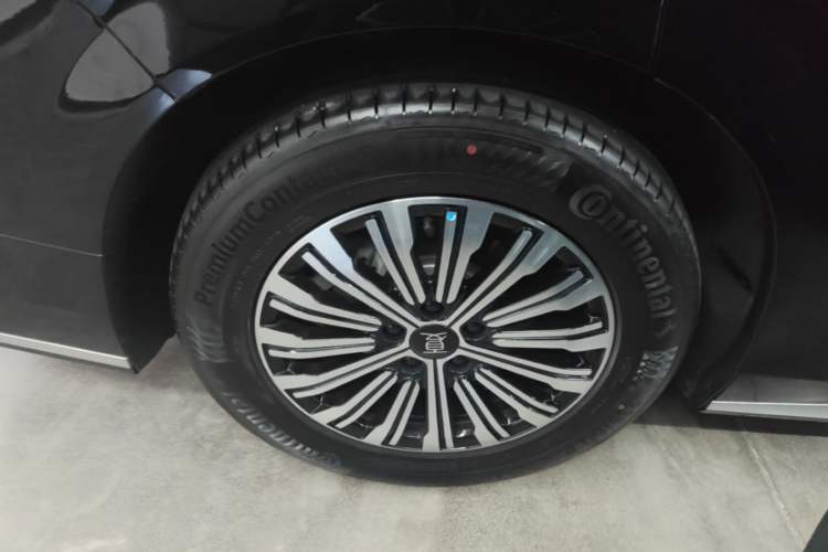 Used BYD Xia 2025 DM-i 1.5T 180km Beyond Edition Right Rear Wheel Hub