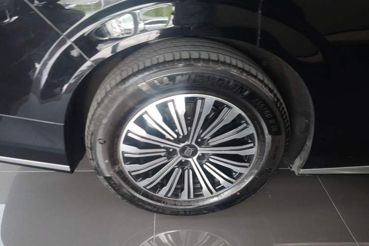 Used BYD Xia 2025 DM-i 1.5T 180km Excellence Model Right Rear Wheel Hub