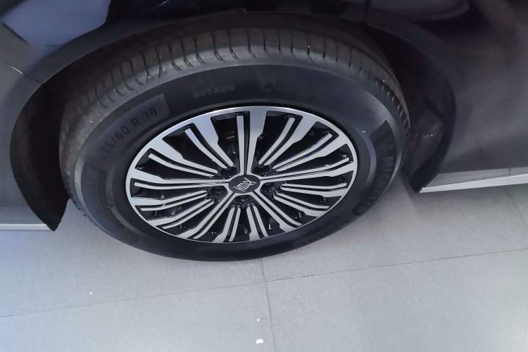 Used BYD Xia 2025 DM-i 1.5T 180km Beyond Edition Right Rear Wheel Hub