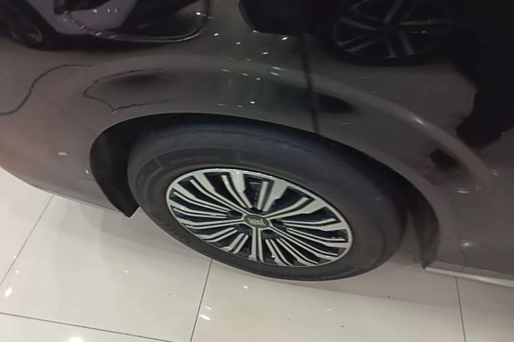 Used BYD Xia 2025 DM-i 1.5T 100km Supreme Edition Right Rear Wheel Hub