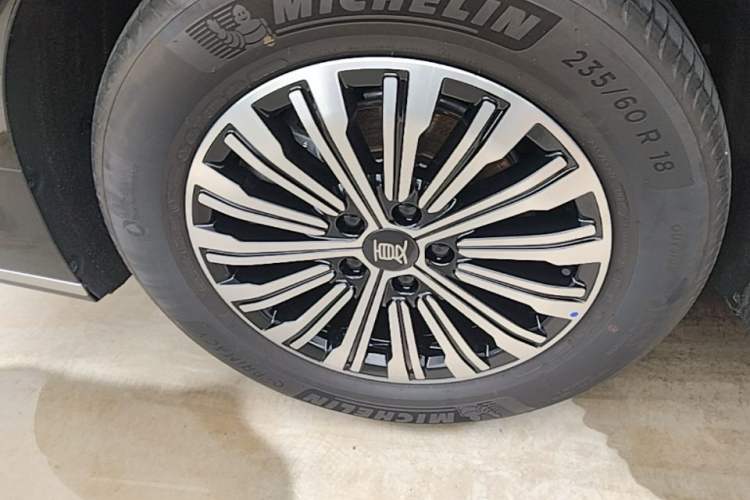 Used BYD Xia 2025 DM-i 1.5T 180km Beyond Edition Right Rear Wheel Hub