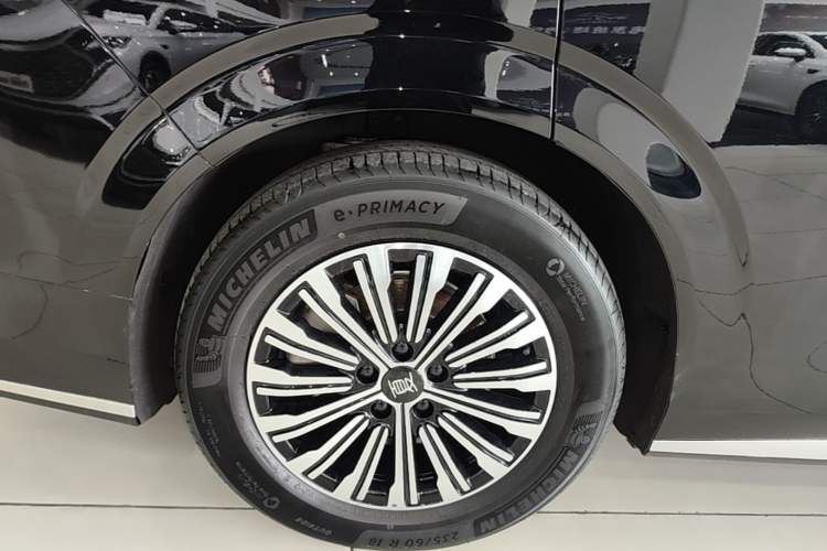 Used BYD Xia 2025 DM-i 1.5T 180km Beyond Edition Right Rear Wheel Hub