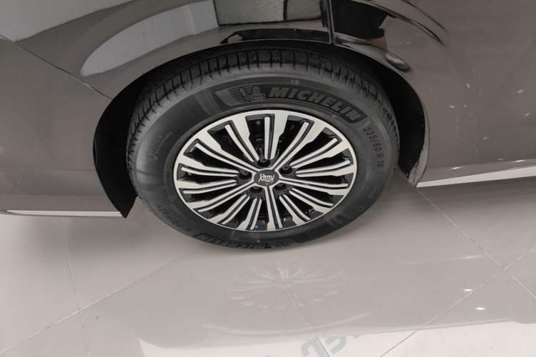 Used BYD Xia 2025 DM-i 1.5T 180km Excellence Model Right Rear Wheel Hub