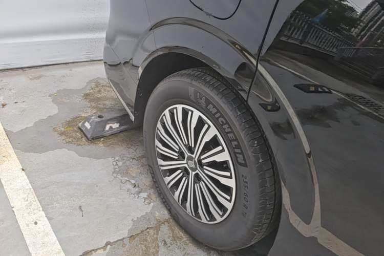 Used BYD Xia 2025 DM-i 1.5T 180km Beyond Edition Right Rear Wheel Hub