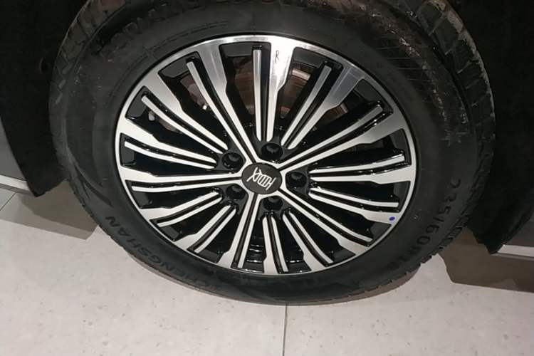 Used BYD Xia 2025 DM-i 1.5T 180km Excellence Model Right Rear Wheel Hub