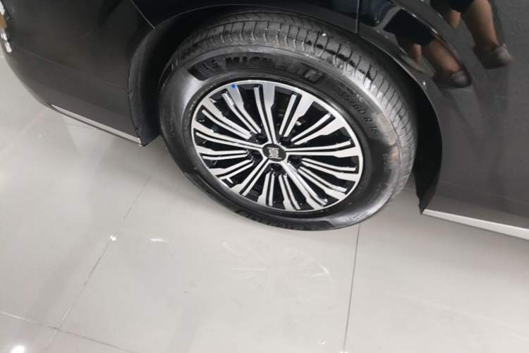 Used BYD Xia 2025 DM-i 1.5T 180km Beyond Edition Right Rear Wheel Hub