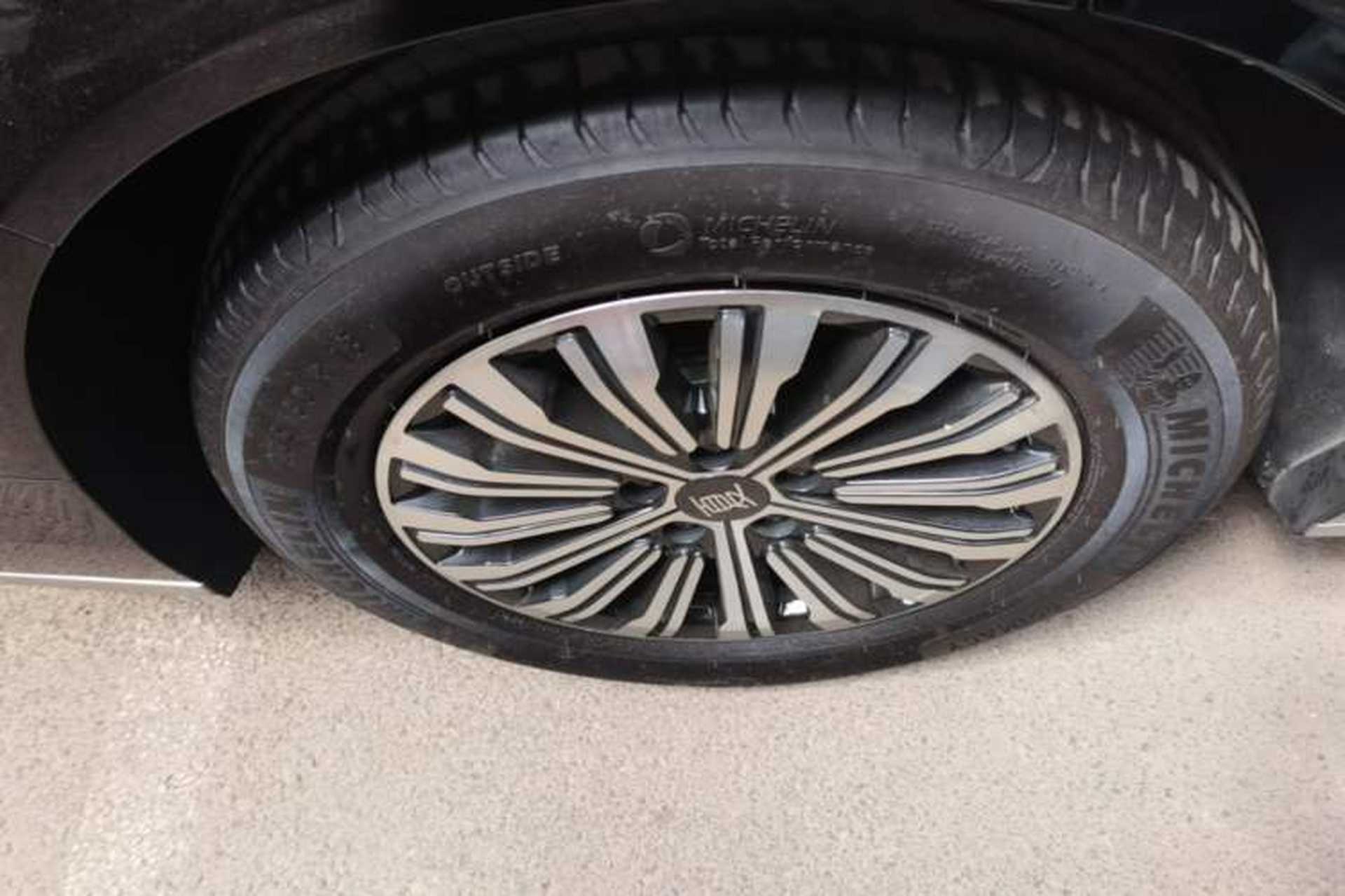 Used BYD Xia 2025 DM-i 1.5T 180km Beyond Edition Right Rear Wheel Hub