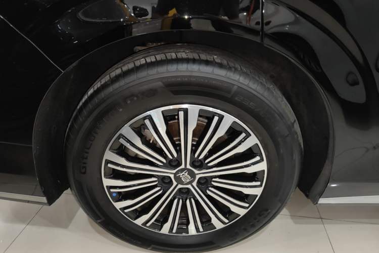 Used BYD Xia 2025 DM-i 1.5T 100km Supreme Edition Right Rear Wheel Hub