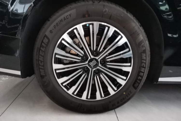 Used BYD Xia 2025 DM-i 1.5T 180km Beyond Edition Right Rear Wheel Hub