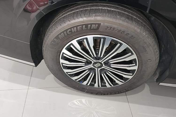 Used BYD Xia 2025 DM-i 1.5T 180km Excellence Model Right Rear Wheel Hub
