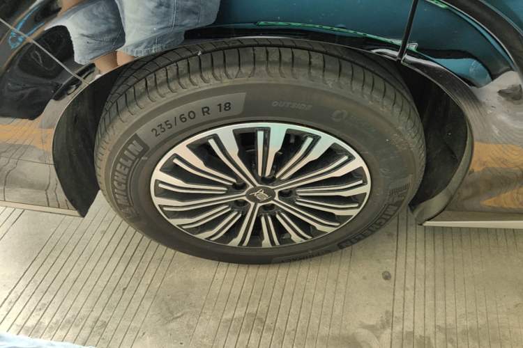 Used BYD Xia 2025 DM-i 1.5T 180km Excellence Model Right Rear Wheel Hub