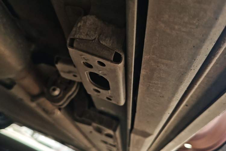 Used BYD Xia 2025 DM-i 1.5T 180km Excellence Model Right Side Sill
