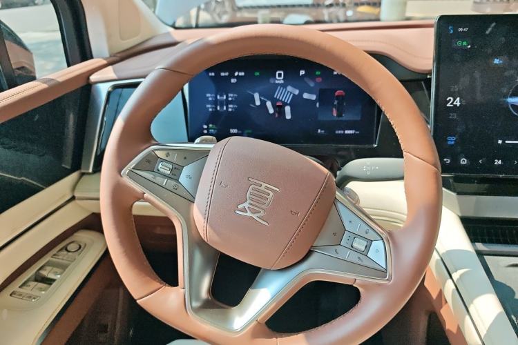 Used BYD Xia 2025 DM-i 1.5T 180km Excellence Model Steering Wheel