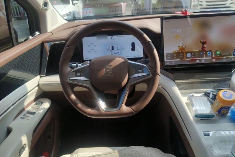 Used BYD Xia 2025 DM-i 1.5T 180km Excellence Model Steering Wheel