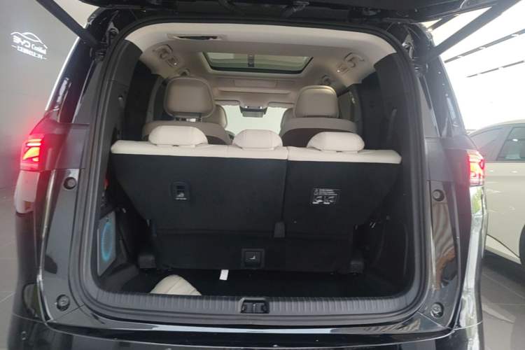 Used BYD Xia 2025 DM-i 1.5T 180km Excellence Model Trunk